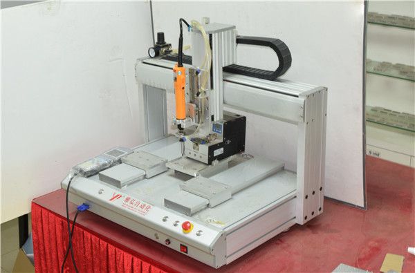 自動擰螺絲機