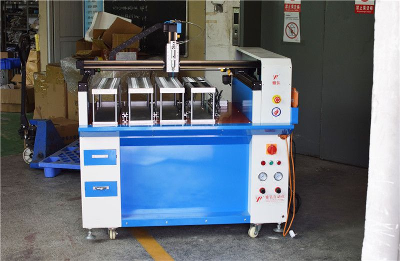 點(diǎn)膠機(jī),自動點(diǎn)膠機(jī)企業(yè)