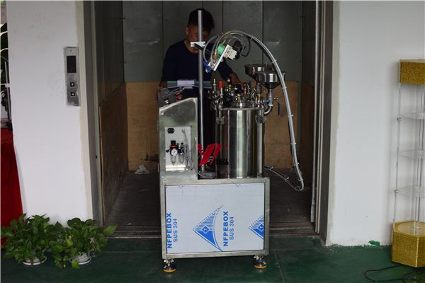 洗衣機(jī)線路板灌膠機(jī)