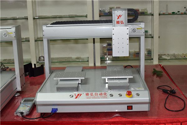 黃膠點膠機(jī)生產(chǎn)廠家