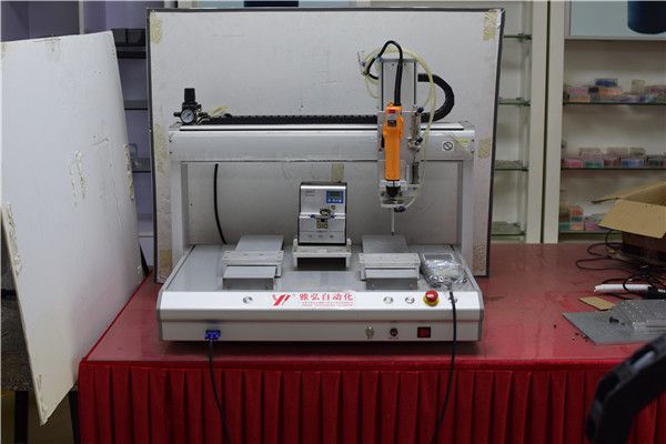 專業(yè)自動擰螺絲機生產