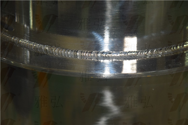 魚(yú)鱗焊接壓力桶桶下方